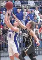  ?? Steven Eckhoff / RN-T ?? Model’s Libby Upton goes up for a shot against Rockmart’s Madison Davis.