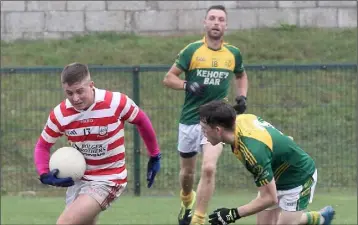  ??  ?? Ryan Nolan of Ferns St. Aidan’s stealing a march on HWH-Bunclody defender Billy Kelly.