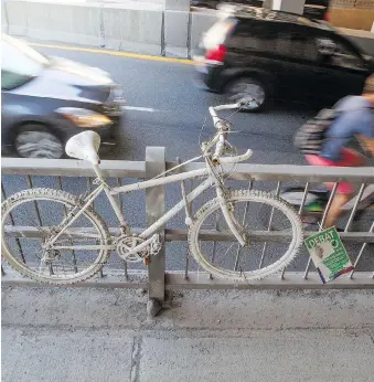  ?? PHIL CARPENTER ?? A “ghost bike” marks the spot where a cyclist was killed in Montreal. Canadian cities can learn from findings of a Harvard study to improve cycling safety on our roads.