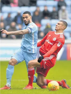  ?? Tim Harley-Easthope ?? Kayden Jackson, right, believes Stanley can finish the League Two campaign as champions