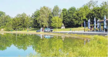  ?? ?? Ab dem 1. April werden für die Berechnung der Parkgebühr­en am Schwarzach­talsee die Kennzeiche­n erfasst.