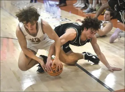  ?? Dan Watson/ The Signal ?? Canyon guard Tyler Best (right) and Castaic guard Sean Deme fight for a loose ball during Friday’s Foothill League matchup at Castaic High School.