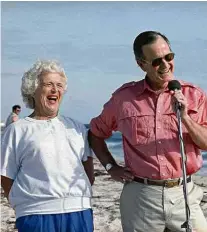  ?? 14.nov.1988 - Kathy Willens/AP ?? George Bush e sua esposa Barbara