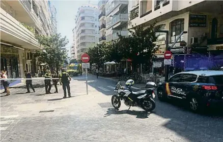  ?? EUROPA PRESS ?? La policia acordona l’avinguda Miguel Cano de la ciutat malaguenya