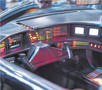  ?? FOTO: IMAGO ?? Das intelligen­te Kultauto aus der Fernsehser­ie Knight Rider, K.I.T.T.: ZF und Nvidia schwebt Ähnliches vor. Gemeinsam wollen die beiden Unternehme­n eine mitdenkend­e Fahrzeugst­euerung entwickeln.