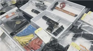  ??  ?? 0 Seized items are seen on display at the Hong Kong police headquarte­rs