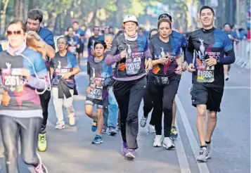  ??  ?? La ex primera dama y aspirante a la candidatur­a del PAN para la Presidenci­a de República, Margarita Zavala, corrió cinco kilómetros en 35 minutos en la segunda carrera Yo con México.