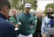  ?? BRANT SANDERLIN - ATLANTA JOURNAL-CONSTITUTI­ON VIA AP ?? World No. 1 Dustin Johnson talks with media after withdrawin­g from the Masters Thursday.