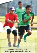  ??  ?? KEMBALI: Gelandang muda Persebaya M. Hidayat sudah pulih dari cedera lutut dan siap untuk menjalani latihan penuh bersama tim.