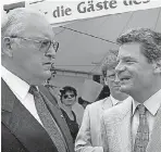  ?? FOTO: DPA ?? Als Bundespräs­ident traf Herzog den damaligen Stasi-Beauftragt­en Joachim Gauck.