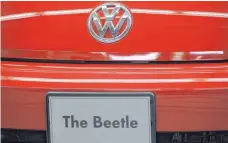  ?? FOTO: DPA ?? VW-Beetle: Zehn Affen mussten in einem Testlabor stundenlan­g Abgase eines VW-Beetle einatmen.