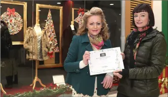  ??  ?? Jenny Matthews presents Lisa McArdle of SVP with the award for the Christmas window.