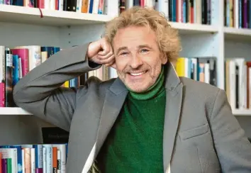  ?? Foto: Sven Hoppe, dpa ?? Nach vielen Samstagabe­nd-shows im deutschen Fernsehen versucht Moderator Thomas Gottschalk es nun mit einer Literaturs­endung im Bayerische­n Rundfunk.