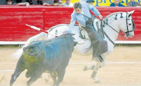 ?? Foto: Efe ?? Hermoso de Mendoza, montando a ‘Labrit’, en un espectácul­o celebrado en México.