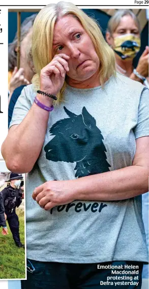  ??  ?? Emotional: Helen Macdonald protesting at Defra yesterday