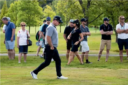  ?? PHOTOSPORT ?? Ryan Fox was faced with a long walk home after missing the cut at the New Zealand Open in Queenstown yesterday.