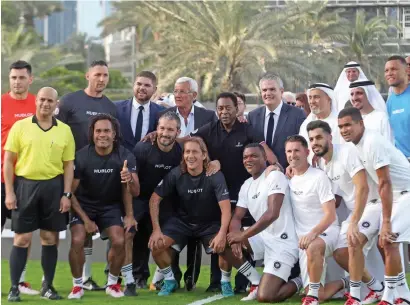  ?? Photo by Dhes Handumon ?? Pele with Ricardo Guadalupe, CEO, Hublot; Abdul Hamied Seddiqui, vice-chairman, Seddiqi Holding; and footballer­s Dida, Robbie Keane, Serginho, Marcel Desailly, Marcello Lippi, Marco Ameila, Marco Materazzi, Gianluca Zambrotta, Chrsitian Karembeu, Majed...