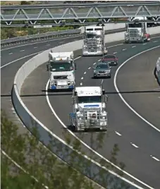  ?? Photo: Bev Lacey ?? The Lights on the Hill convoy heads down the Toowoomba Bypass for the first time.