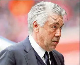  ??  ?? Große Sorgenfalt­en bei Bayerns Startraine­r Carlo Ancelotti