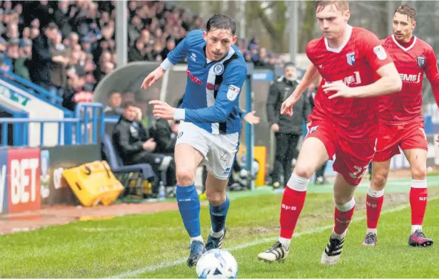  ?? Michal Karpiczenk­o ?? ●●Ian Henderson saw a late effort cleared off the line during Rochdale’s 1-0 defeat against Rotherham at the Crown Oil Arena