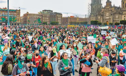  ?? ROMINA SOLÍS ?? La marcha terminó en el Zócalo
donde discutiero­n los avances logrados por la marea verde