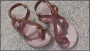  ??  ?? Elegant: Leather toe-ring crisscross sandals