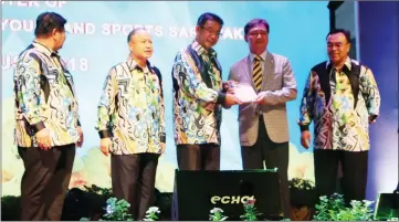  ??  ?? Abdul Karim (centre) presents a memento to Park during the ceremony on Friday, witnessed by Chan (second left) and other of cials.