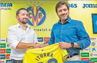  ??  ?? PRESENTACI­ÓN. Iturra fue presentado ayer en las instalacio­nes del Villarreal.