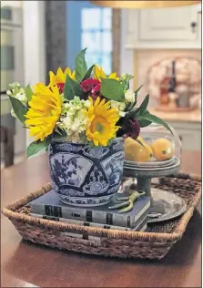  ?? [MARY CAROL GARRITY/TRIBUNE NEWS SERVICE] ?? Kitchen trays can help tie a room together.