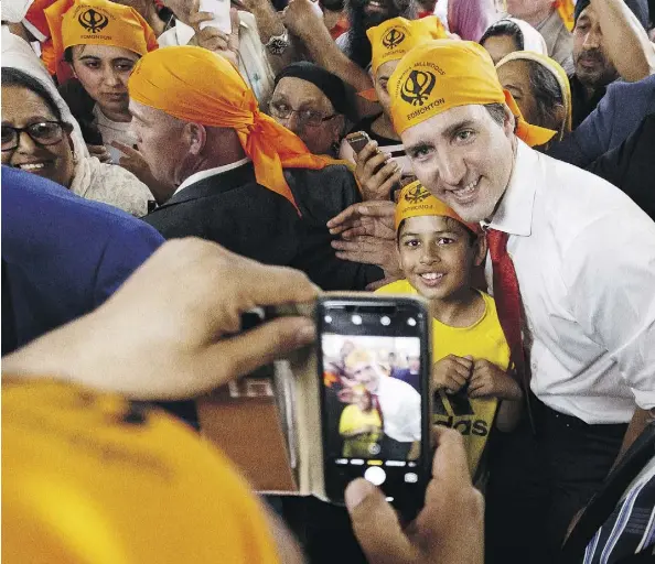  ?? IAN KUCERAK ?? Prime Minister Justin Trudeau took hundreds of photos Monday with congregant­s at Gurdwara Millwoods.