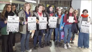  ?? FOTOS: GTZA.E.N.V.C.M. ?? UNIDAS. La campaña “Emergencia nacional en violencia contra las mujeres”, ayer en Rosario.