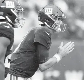  ?? SARAH STIER/GETTY ?? Giants quarterbac­k Daniel Jones has shown flashes during his rookie season.