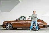  ?? Foto: Juergen Tap/hoch Zwei/porsche AG, dpa ?? Der Kommissar ist im Porsche da: Schauspiel­er Richy Müller sitzt als Stuttgarte­r Emittler Thorsten Lannert im Oldie‰elfer.