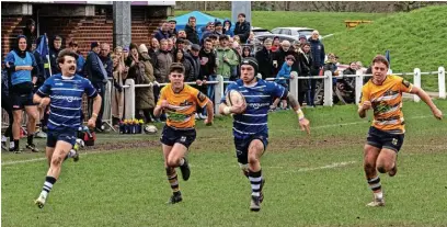  ?? ?? ●●Jamie Harrison scorches in for Macclesfie­ld’s third try