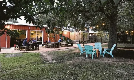  ?? Alison Cook / Staff ?? The beer garden at City Acre Brewing is laid-back and inviting.