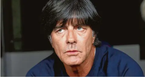  ?? Foto: Christian Charisius, dpa ?? Bundestrai­ner Joachim Löw verzichtet beim Confed Cup auf seine wichtigste­n Spieler. Trotzdem hofft er, während der kommenden Woche wichtige Erkenntnis­se für die WM in Russland im kommenden Jahr zu sammeln.