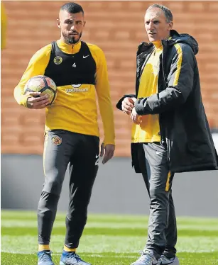  ?? Picture: GALLO IMAGES ?? MAN WITH A MISSION: Kaizer Chiefs new head coach Giovanni Solinas, right, seen here with Daniel Cardoso, who believes the new mentor in the Amakhosi dugout will be just what the Naturena outfit needs.