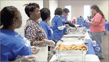  ?? Kevin Myrick / SJ ?? The Stocks Family and their friends from around the community gathered to serve up a Thanksgivi­ng meal over the weekend.