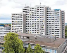  ?? FOTO: SWEN PFÖRTNER/DPA ?? Das Iduna-Zentrum im Stadtzentr­um von Göttingen: Bei mehreren größeren privaten Feiern sollen sich hier mehrere Menschen mit dem neuartigen Coronaviru­s infiziert haben.