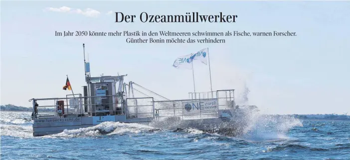  ?? FOTO: OEOO ?? Müllabfuhr auf dem Wasser: Günther Bonins Seekuh im Einsatz.