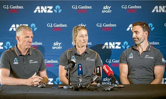  ?? ROBERT KITCHEN/STUFF ?? New Zealand Cricket manager of high performanc­e Bryan Stronach, right, with new White Ferns captain Sophie Devine and White Ferns coach Bob Carter.