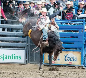  ??  ?? Chaque année, les cavaliers rivalisent d’adresse au Festival Western de St-tite. Crédit : Birtz Photograph­ie