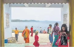  ??  ?? Pilgrims gather at the Shwemyitzu Pagoda on Indawgyi Lake.