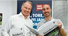  ??  ?? Fca manager Stefan Reuter und Andreas Schäfer, der das Buch konzipiert­e und wei  te Teile davon verfasste.