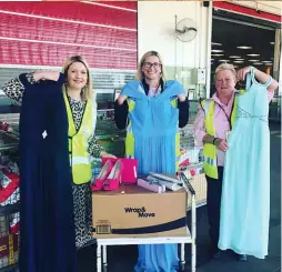  ??  ?? Sisters Anita and Tashoni collect clothes for school formals and distribute them to students on isolated farms around Australia, including Longreach.