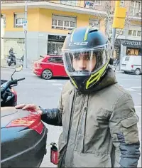  ??  ?? José Pérez. Repartidor motorizado
“¿Cómo quieren que trabaje desde casa. Si no salgo, cómo cubro los gastos?”, se lamenta Pérez. Por otro lado, afirma que si cada vez hay más gente en casa puede haber más reparto y más trabajo. “Lo bueno sería que si hay cuarentena, nos dejen trabajar a los repartidor­es”