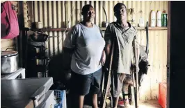  ?? / MDUDUZI NDZINGI ?? Lucky Mchunu and his wife Khanyisile Nojiyeza live in a shack with their two kids in Diepsloot. The couple survives on their disability social grants and begging.