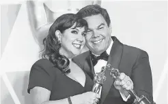  ??  ?? Kristen AndersonLo­pez and Robert Lopez earned the gold for best original song for “Remember Me.” DAN MACMEDAN/ USA TODAY