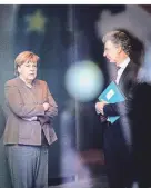 ?? FOTO: KAY NIETFELD/DPA ?? Die Bundeskanz­lerin berät sich 2016 in Berlin mit Christoph Heusgen.