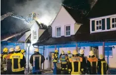  ?? Foto: Berthold Veh ?? Etwa 500 000 Euro Sachschade­n sind beim Brand eines Wohnhauses in der Sonthei mer Straße in Bächingen entstanden.